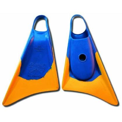 סנפירים מדגם Makapuu של חברת Churchill. סנפירים נוחים מאוד שיוצרים תאוצה מהירה ויציאה מהירה מהמקום.