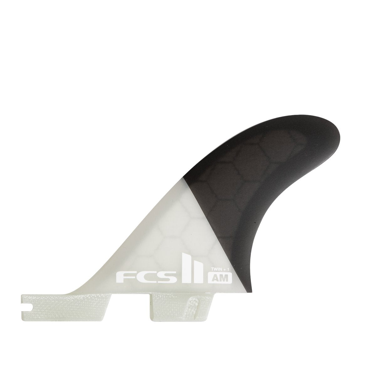 סט חרבות מדגם AM Honeycomb של חברת FCS Fins.עיצוב Twin המפורסם של Al Marrick האגדי.סט החרבות AM Honeycomb מגיע עם שתי חרבות גדולות (Twin Fin) ועם חרב קטנה אחורית להוספת יציבות בימים גבוהים.סט החרבות בנוי מ - Honeycomb. מה שנותן לו רכות וגמישות מאוד יחודית אשר מתאימה מאוד לגלישה מרייל לריילֿוזרימה על הגל.סט מדהים לאוהבי Twin Fin