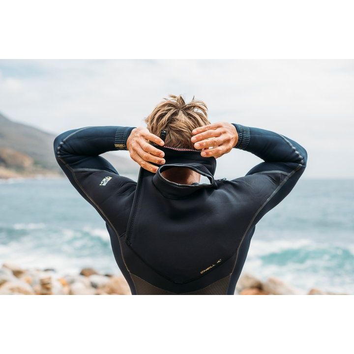 חליפת גלישה psychotech צילום של פרטי החליפה