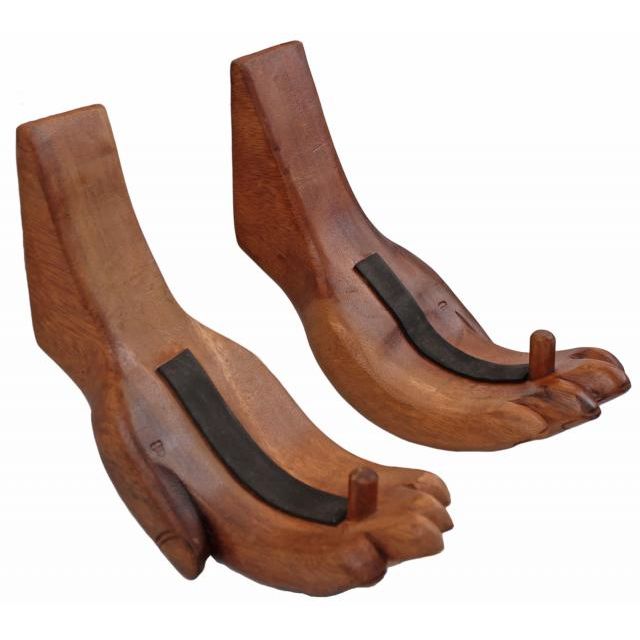 מתקן תלייה לגלשנים סטנד לגלשן מעוצב כמו יד מחזיקה גלשן. פשוט לתלייה.