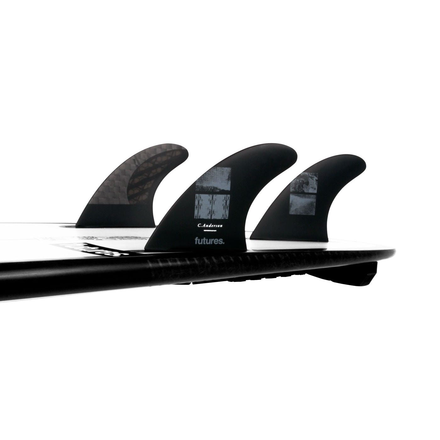 חברת Futures Fins השיקה בחודשים האחרונים את סדרת ה- Blackstix 3.0.חרב Craig Anderson של signature fin .הצורה בה הקארבון מוצב בחרב נותן לה גמישות מיוחדת ושונה מאוד מכל חרב אחרת.הגמישות מיצרת המון מהירות בים חלש.ה-Ando Blackstix 3.0 משלבות גם את טכנולוגית Blackstix וקונקייב מיוחד (V2) בבסיס של החרב.חרב מדהימה לגולשים מעל 80 קילו . 