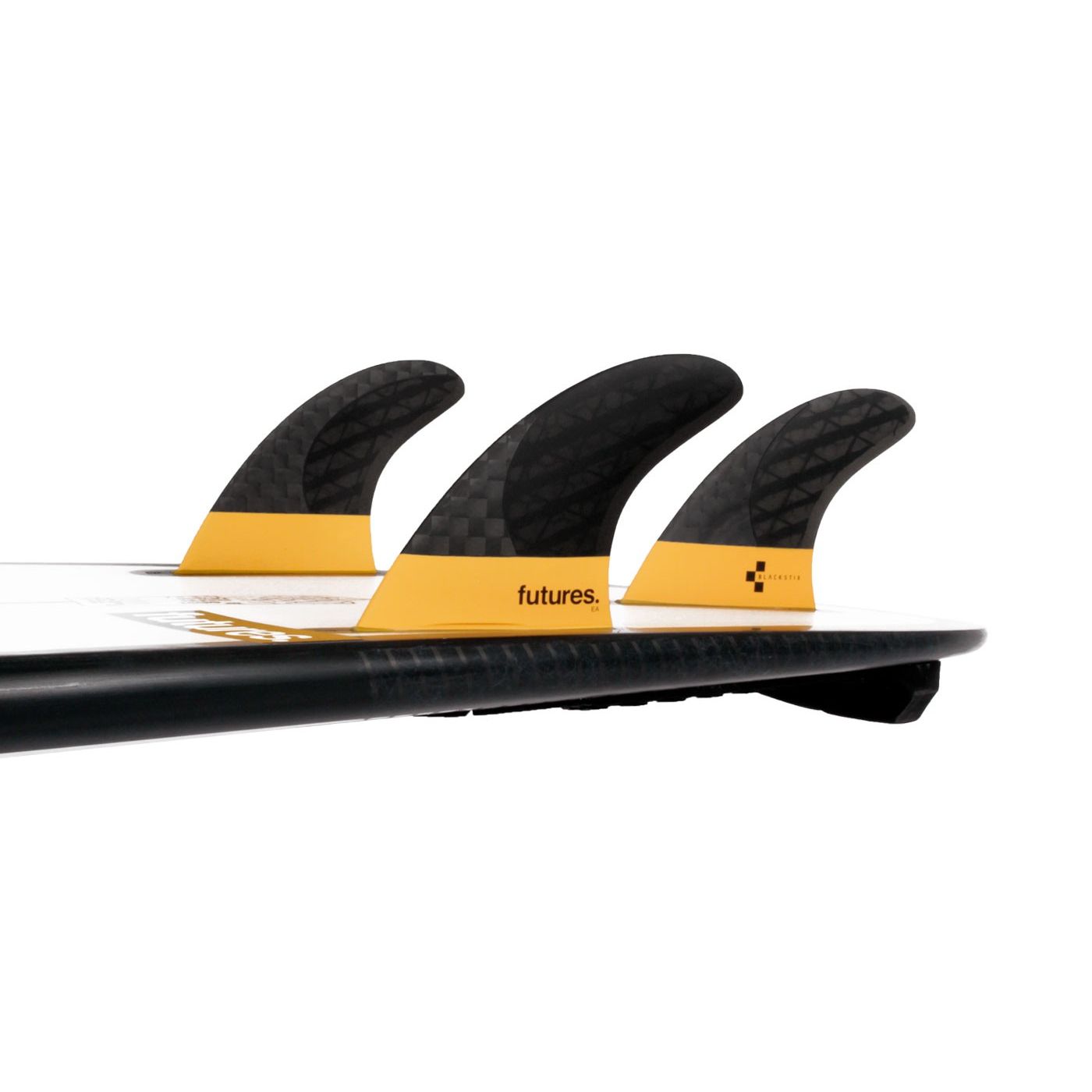 חברת Futures Fins השיקה בחודשים האחרונים את סדרת ה- Blackstix 3.0.הצורה בה הקארבון מוצב בחרב נותן לה גמישות מיוחדת ושונה מאוד מכל חרב אחרת.הגמישות מיצרת המון מהירות בים חלש.ה-Blackstix EA משלבות גם את טכנולוגית Blackstix וקונקייב מיוחד (V2) בבסיס של החרב.חרב מדהימה לגולשים מ75 קילו ועד 88 קילו. 