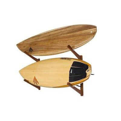 סטנד קיר לגלשן של Cor Surf Racks. מעמד לשלושה גלשנים, פשוט לתליה.
